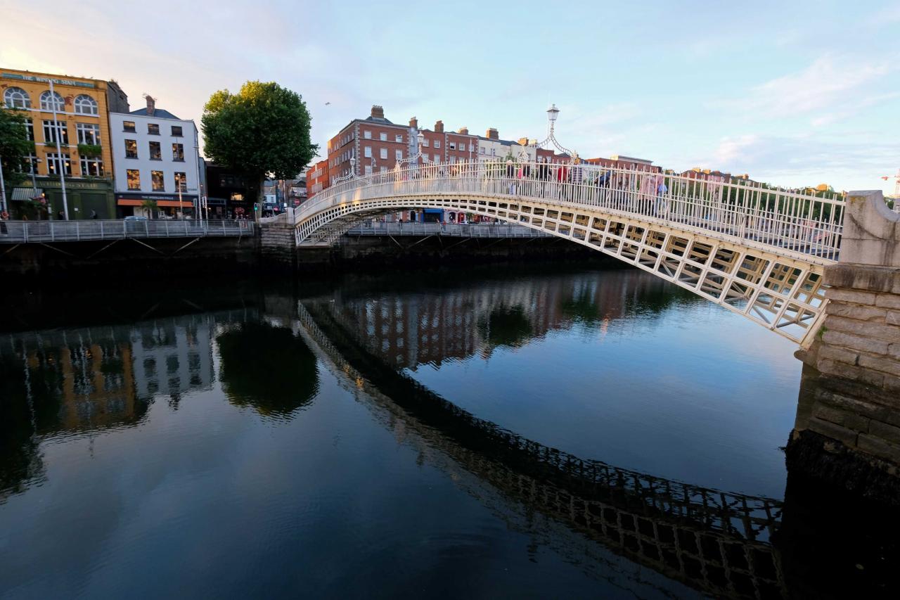 ce célèbre pont en fonte de Dublin fête aujourd'hui ses deux cents ans