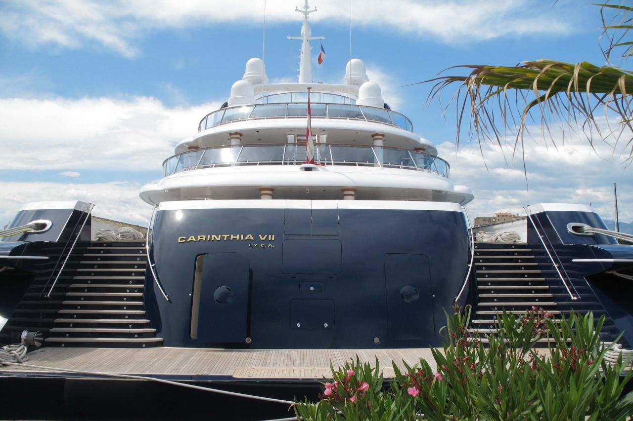 Carinthia VII (97m) a son port d'attache à Antibes (Heidi Horten)