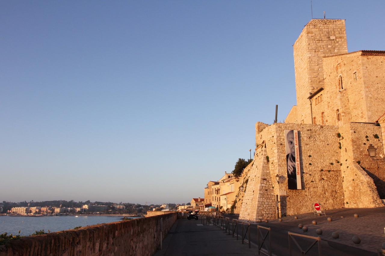 Les remparts au lever du soleil un matin d'avril à 6h20