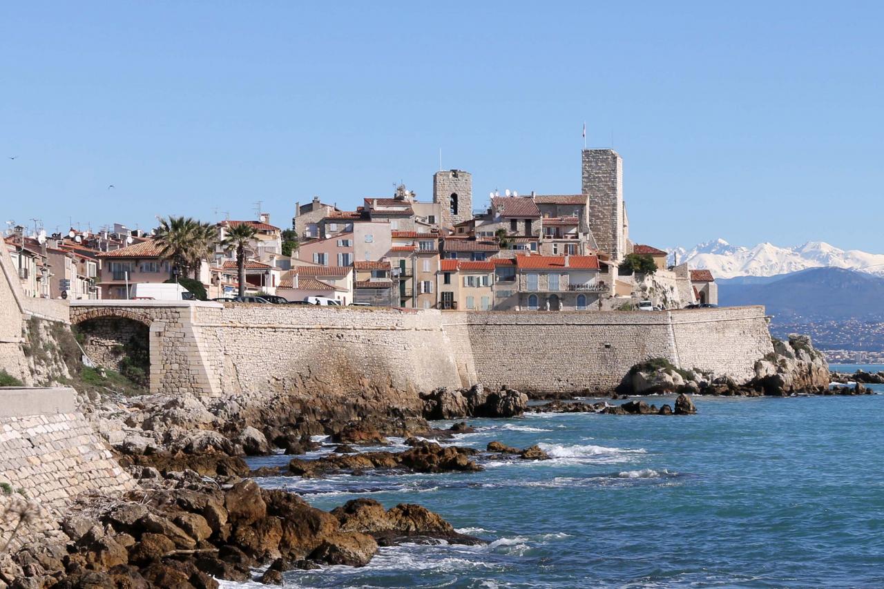 Les remparts d'Antibes - mars 2014