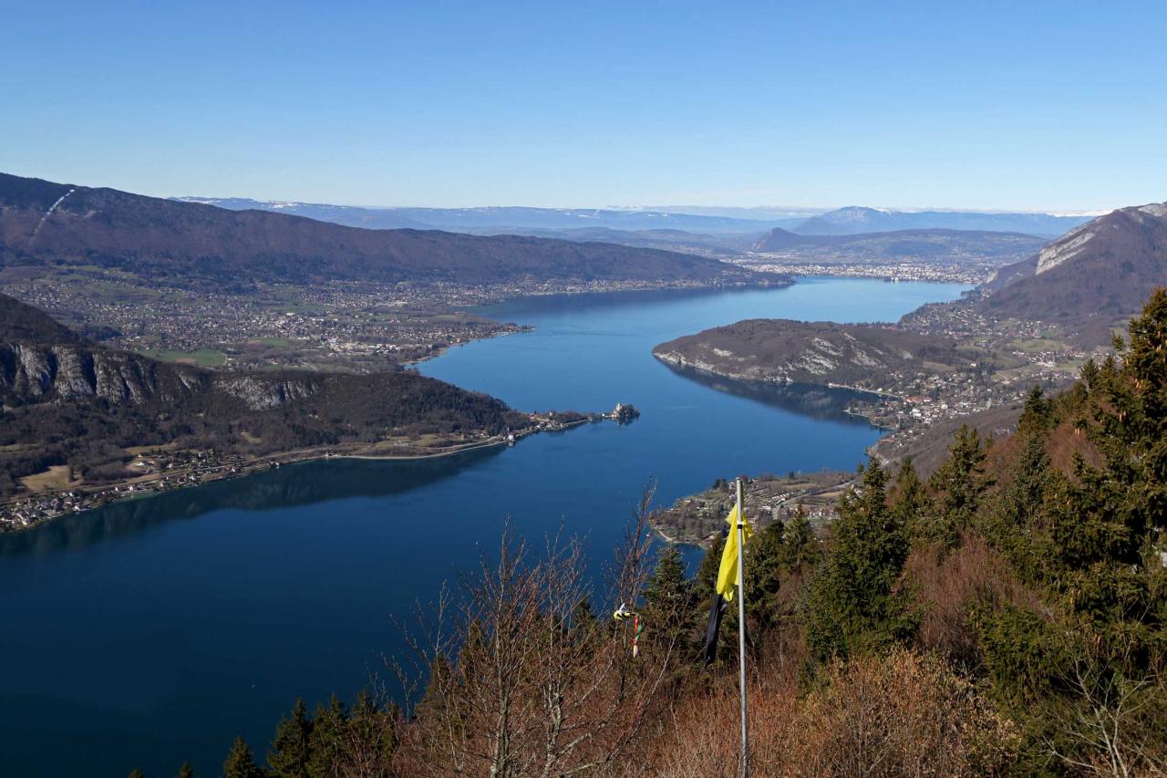 Le lac d'Annecy vu du col de la Forclaz (1150m)