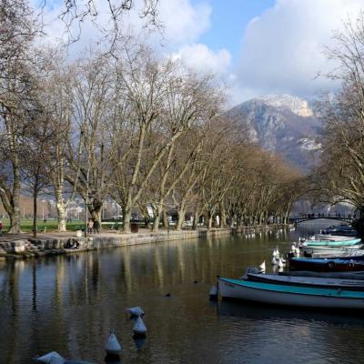 Le canal du Vassé  avec le Pont des Amours au fond