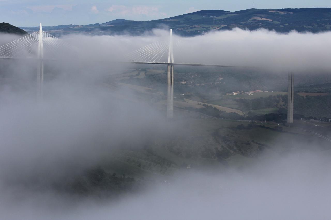 Le viaduc sort du brouillard après 1h30 d'attente ... la récompense !