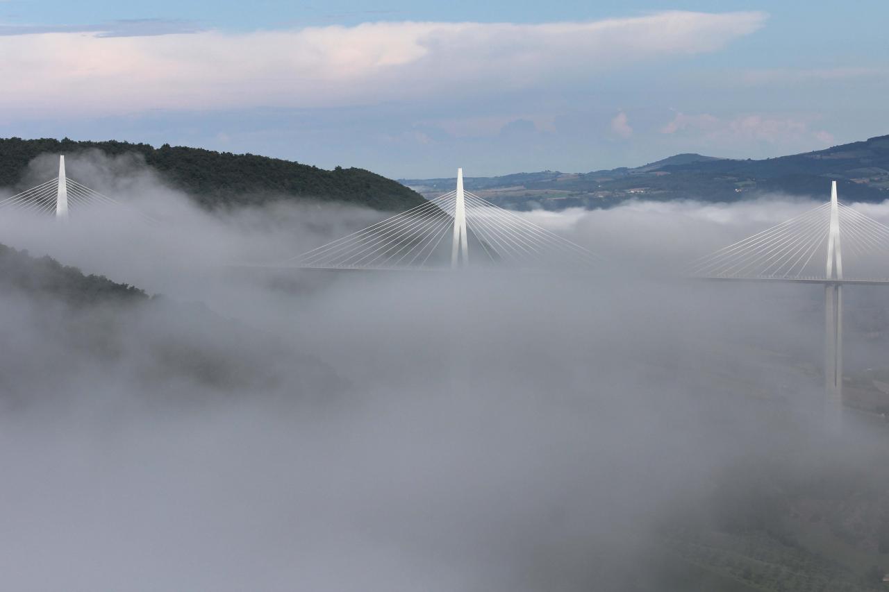 Le viaduc sort du brouillard après 1h30 d'attente ... la récompense !