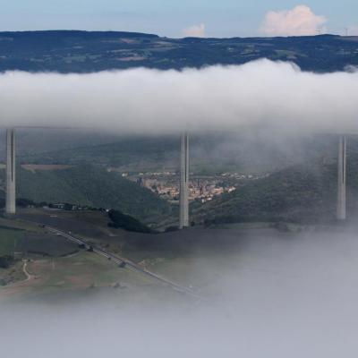 Le viaduc sort du brouillard après 1h30 d'attente ... la récompense !