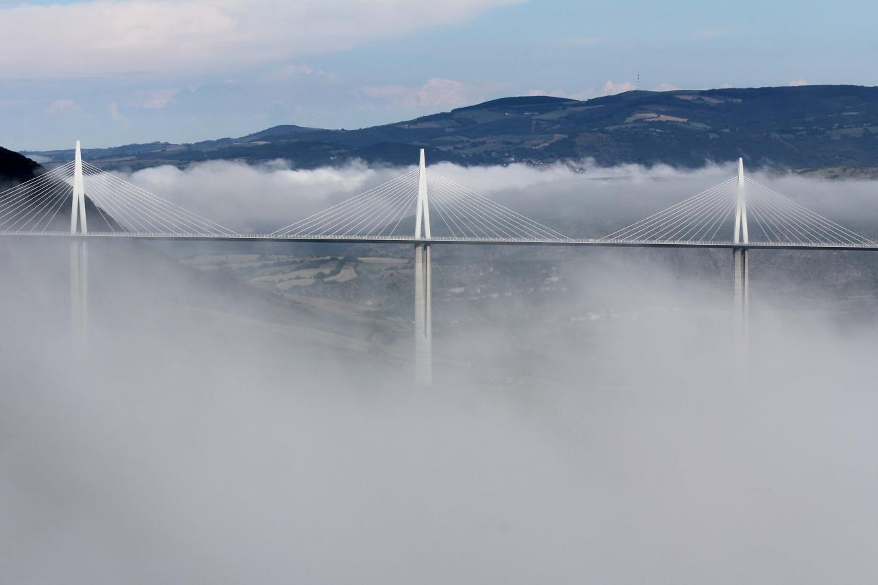 Le viaduc sort du brouillard après 1h30 d'attente ... la récompense !