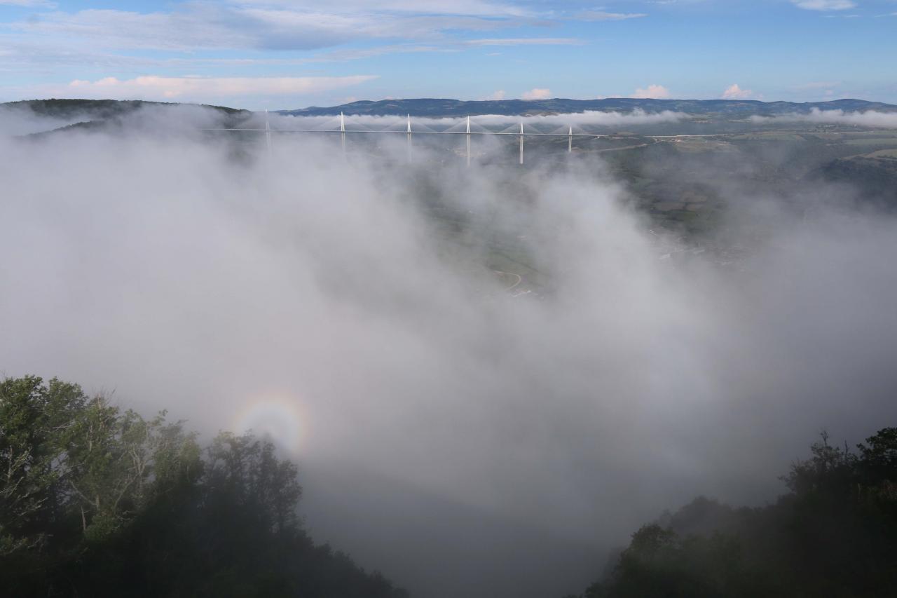 Le viaduc sort du brouillard après 1h30 d'attente ... la récompense !