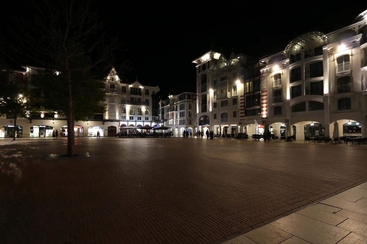 Arcachon belle ville de jour comme de nuit