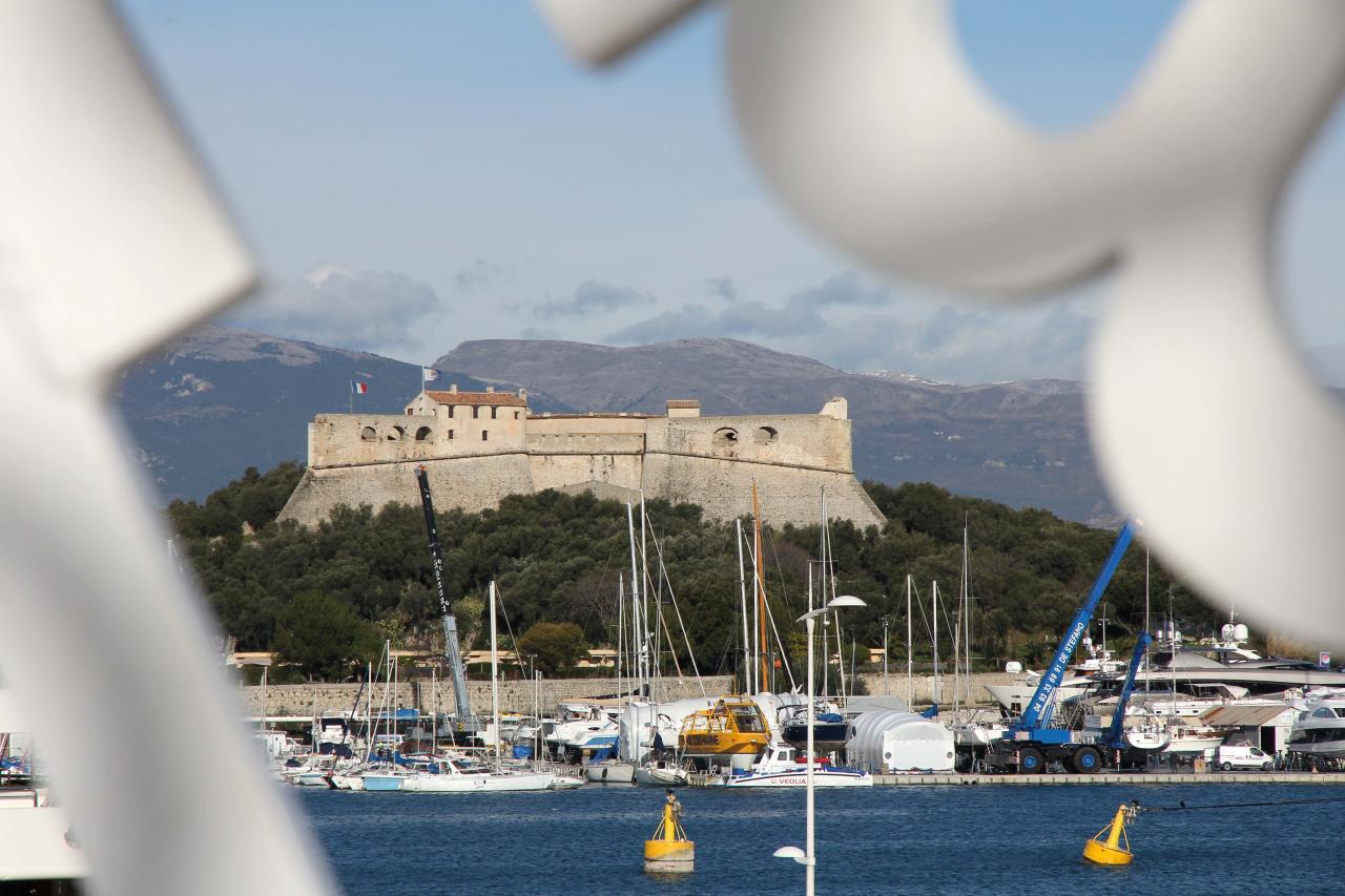 Le Nomade sur les remparts d'Antibes