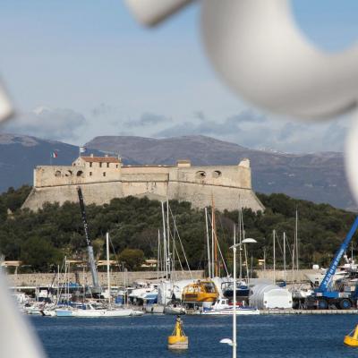 Le Nomade sur les remparts d'Antibes