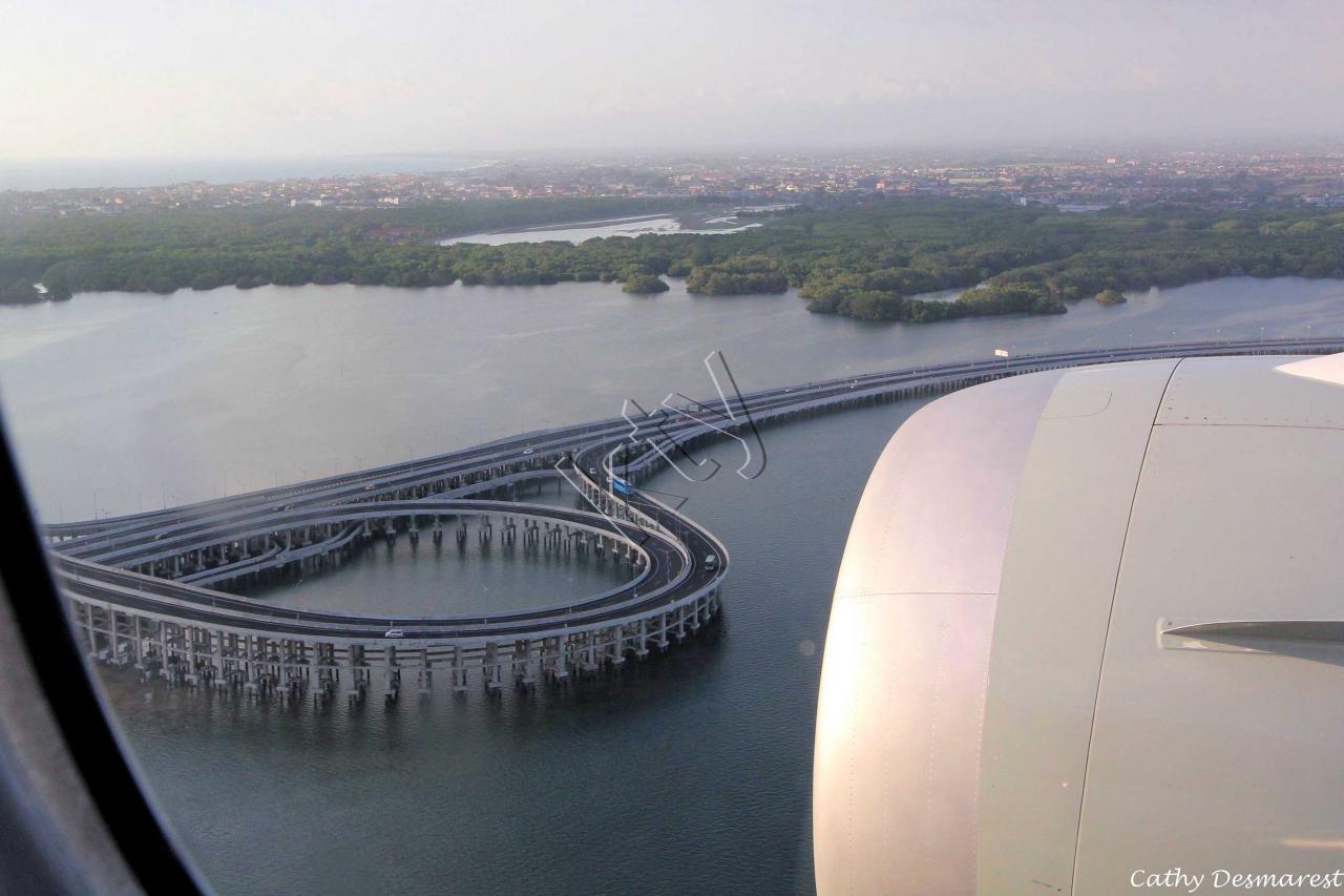 L'autoroute au dessus de la mer et des mangroves