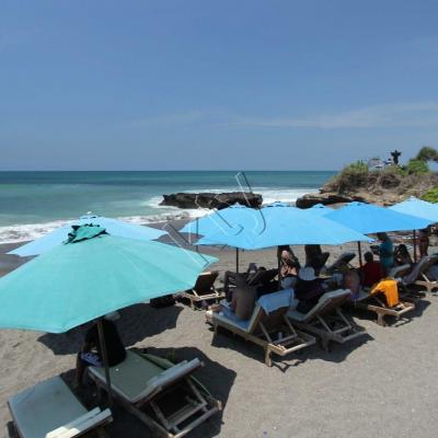 La plage de Batu Bolong (Canggu) très prisée par les surfers