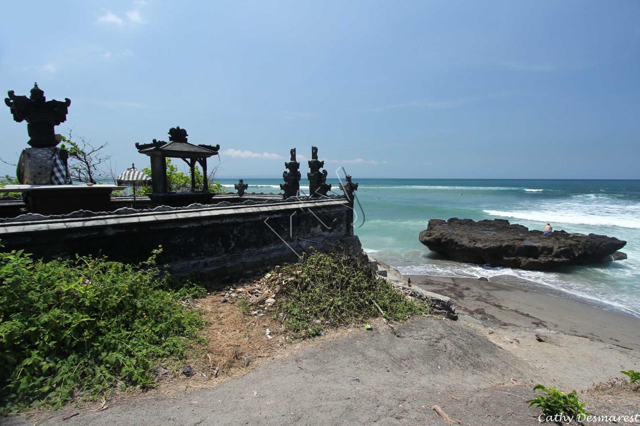 La plage de Batu Bolong (Canggu) très prisée par les surfers