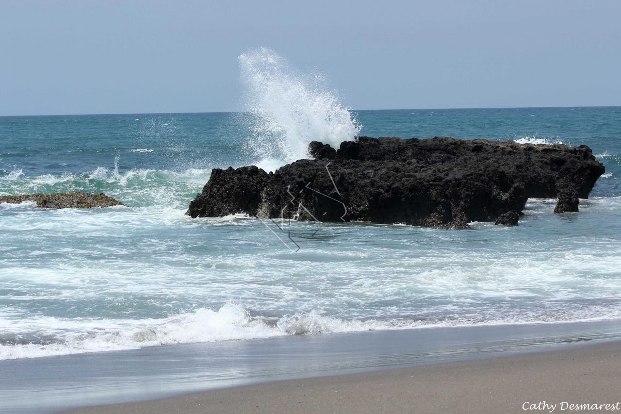 La plage de Batu Bolong (Canggu) très prisée par les surfers