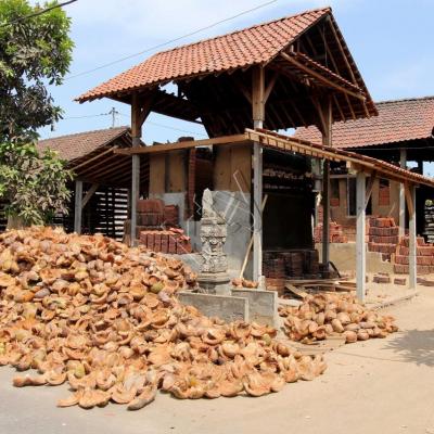 l'écorce sèche de noix de coco sert à faire du feu