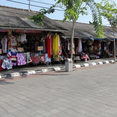 Les nombreux artisans à l'accès du Tanah Lot
