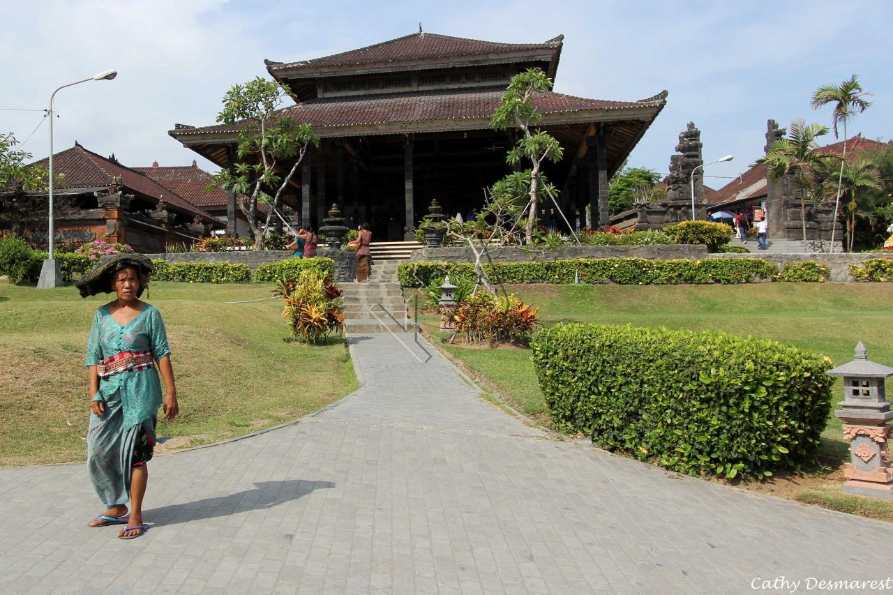 L'approche du Tanah Lot