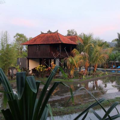 5h30 ce matin là, à Banyatis (Atres villa) région de Munduk