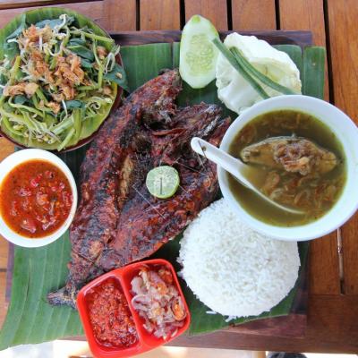 Poisson grillé au menu mais avec des sauces bien 