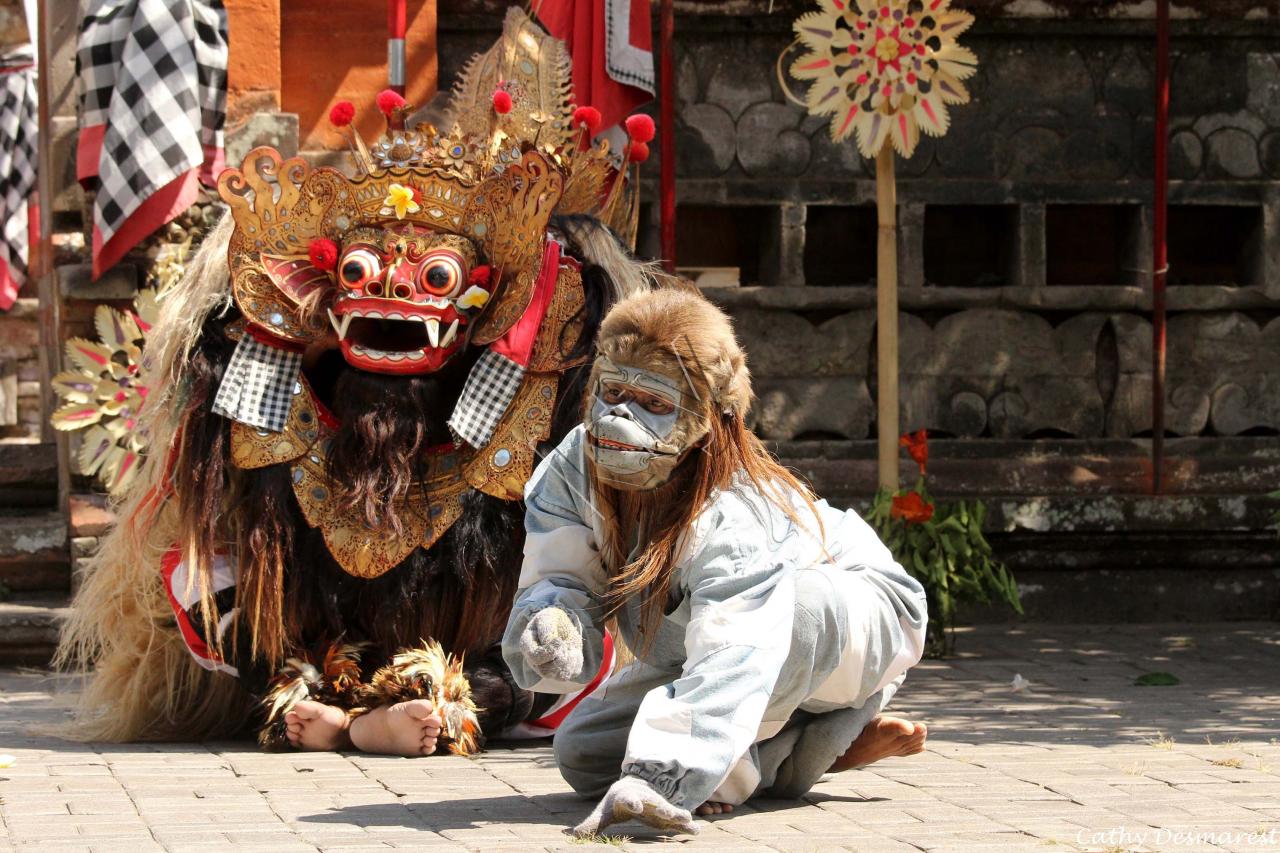 La danse du Barong (créature mythique mi-lion, mi-chien) 