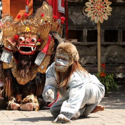 La danse du Barong (créature mythique mi-lion, mi-chien) 