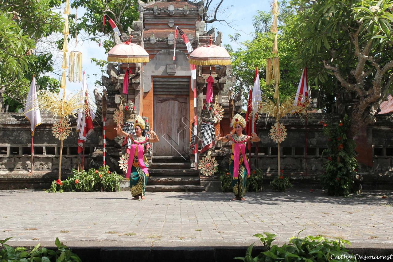 La danse du Barong (créature mythique mi-lion, mi-chien) 