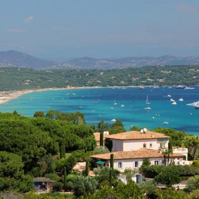 Cap Camarat dominant la presqu'île de Saint-Tropez