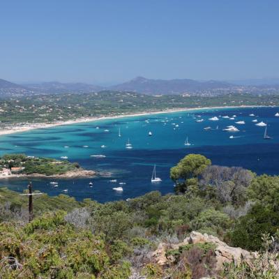 Cap Camarat dominant la presqu'île de Saint-Tropez