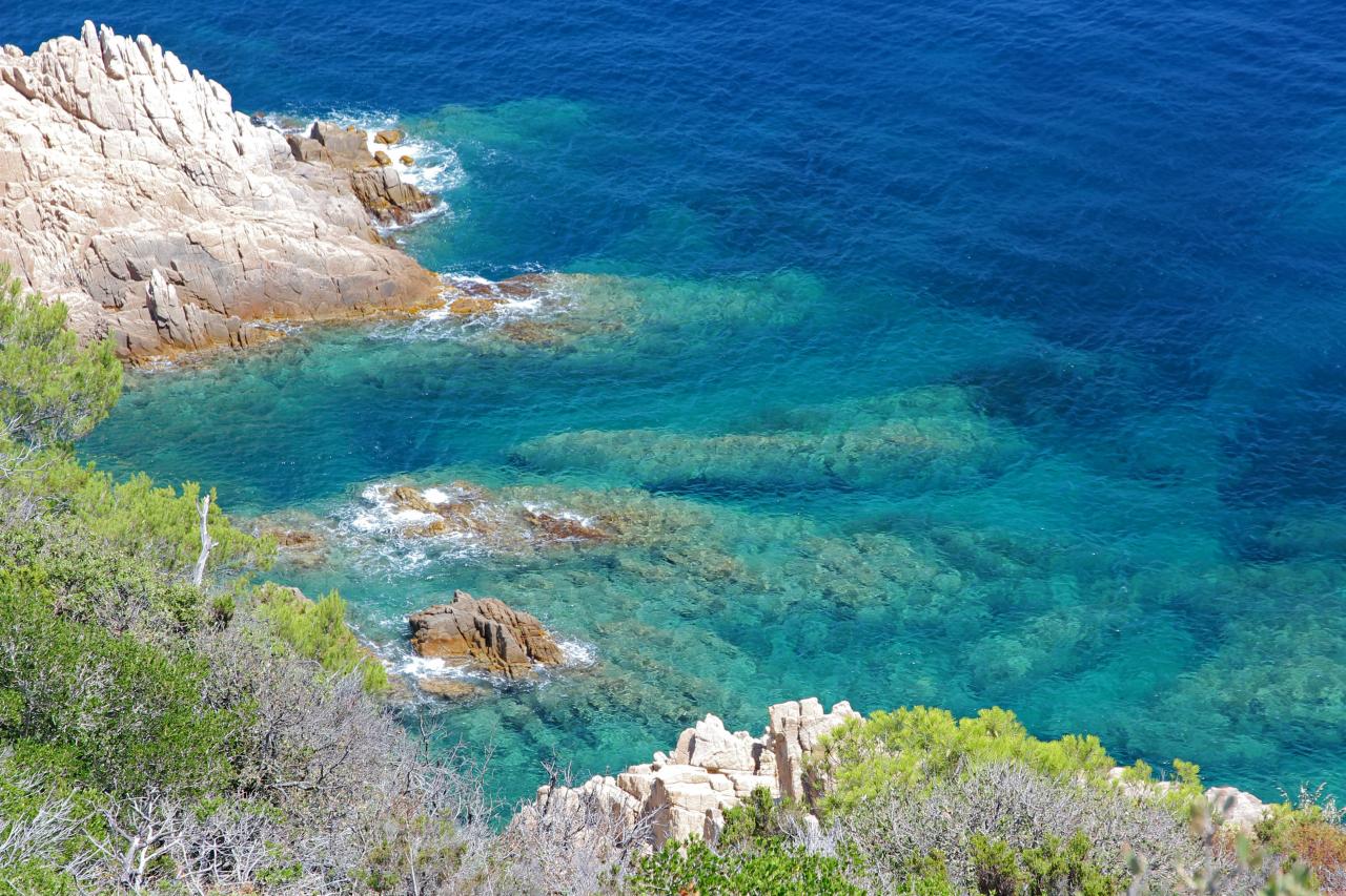 Cap Camarat dominant la presqu'île de Saint-Tropez