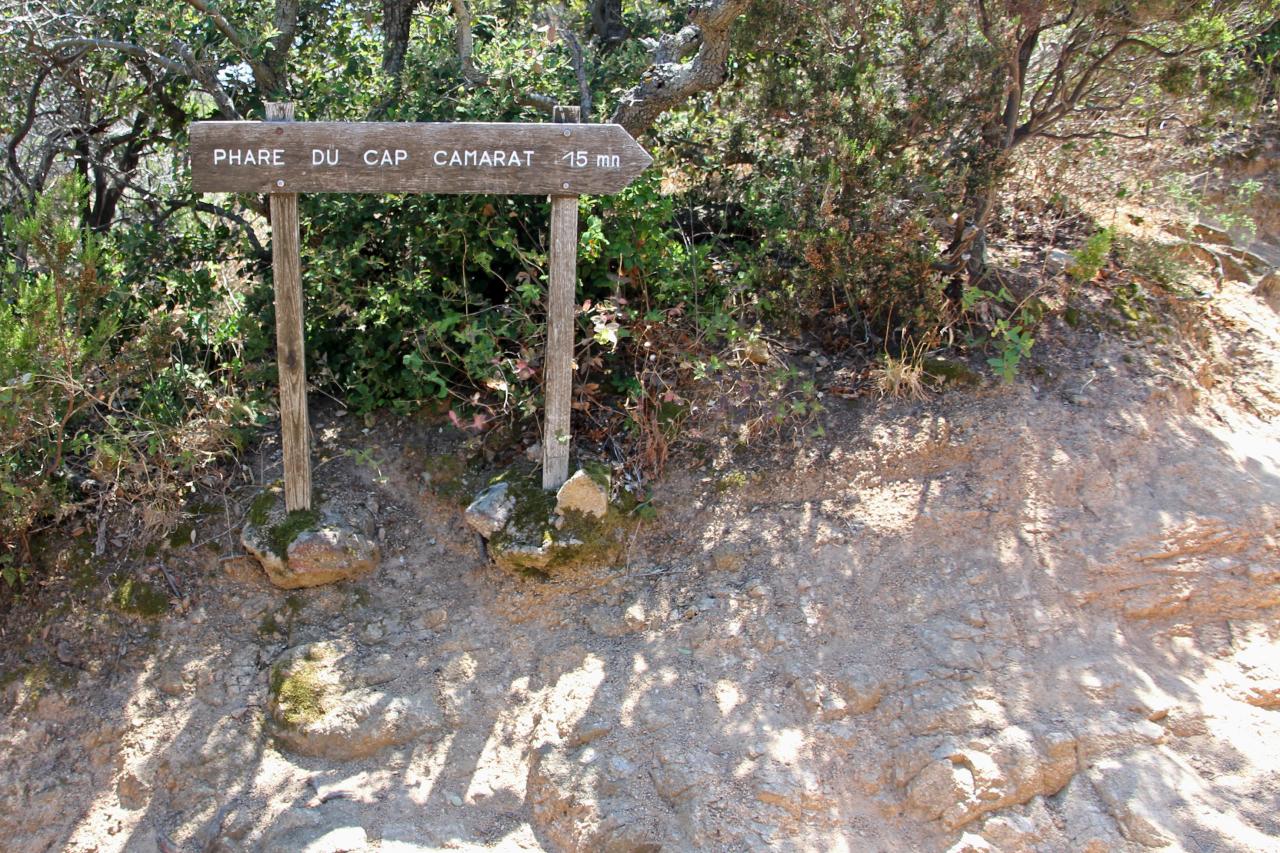 Cap Camarat dominant la presqu'île de Saint-Tropez