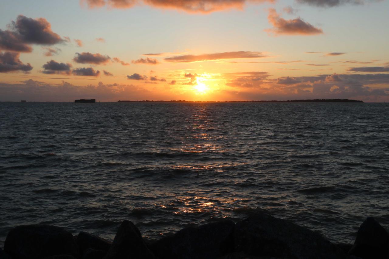 Coucher de soleil sur l'île d'Aix vu de Fouras