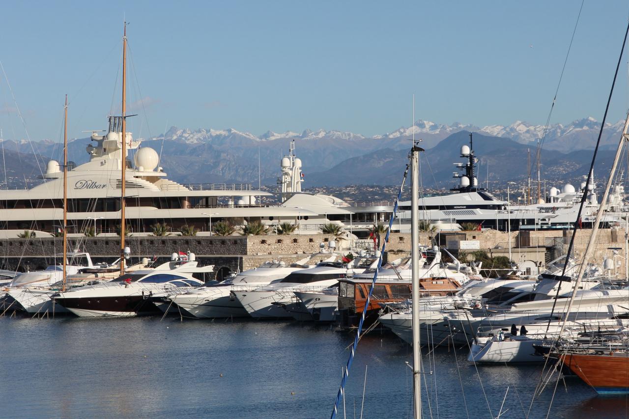 Port Vauban et le Dilbar au quai des Milliardaires (110m)