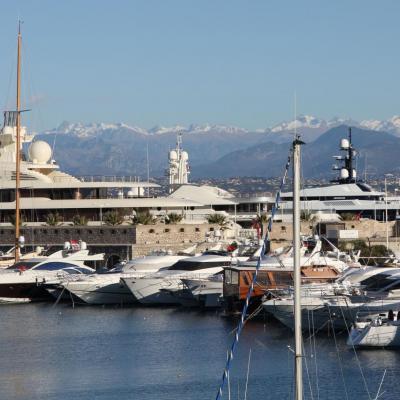 Port Vauban et le Dilbar au quai des Milliardaires (110m)