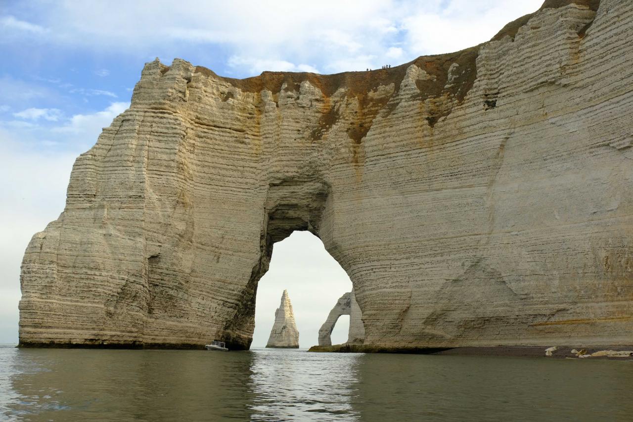 Seul le bateau permet l'alignement des arches