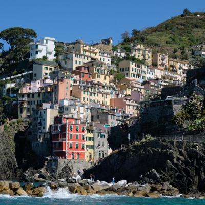 le 1er Riomaggiore, ancien village de pêcheurs aux maisons très colorées