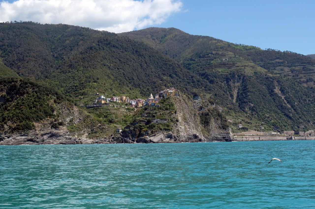 Corniglia, le seul village à ne pas être directement relié à la Méditerranée