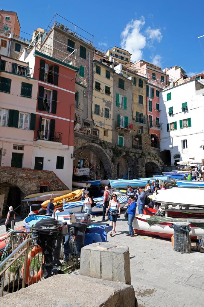 le port est si petit que les pêcheurs sont obligés de monter leur bateau