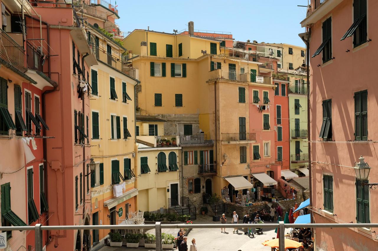 vue du quai de la gare de Vernazza, tout de suite dans l'ambiance