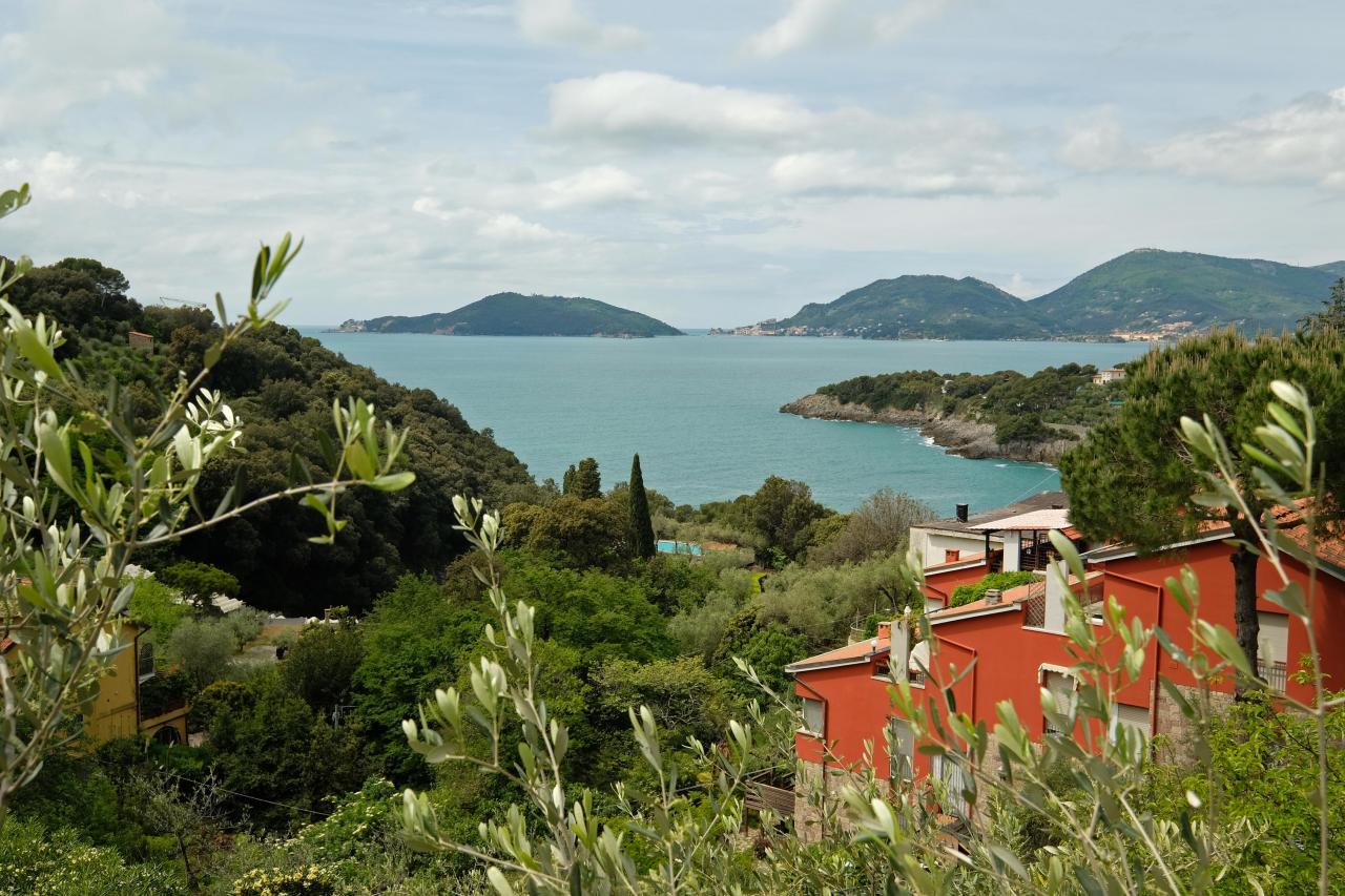 la voici la baie de la Riviera du Levant avec Portovénère au fond