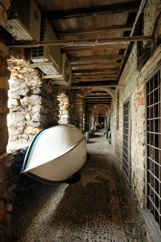 barques abritées au dessus du petit port de Tellaro