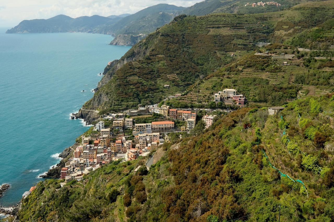 Surplomber Riomaggiore et les vignes, un paysage magnifique