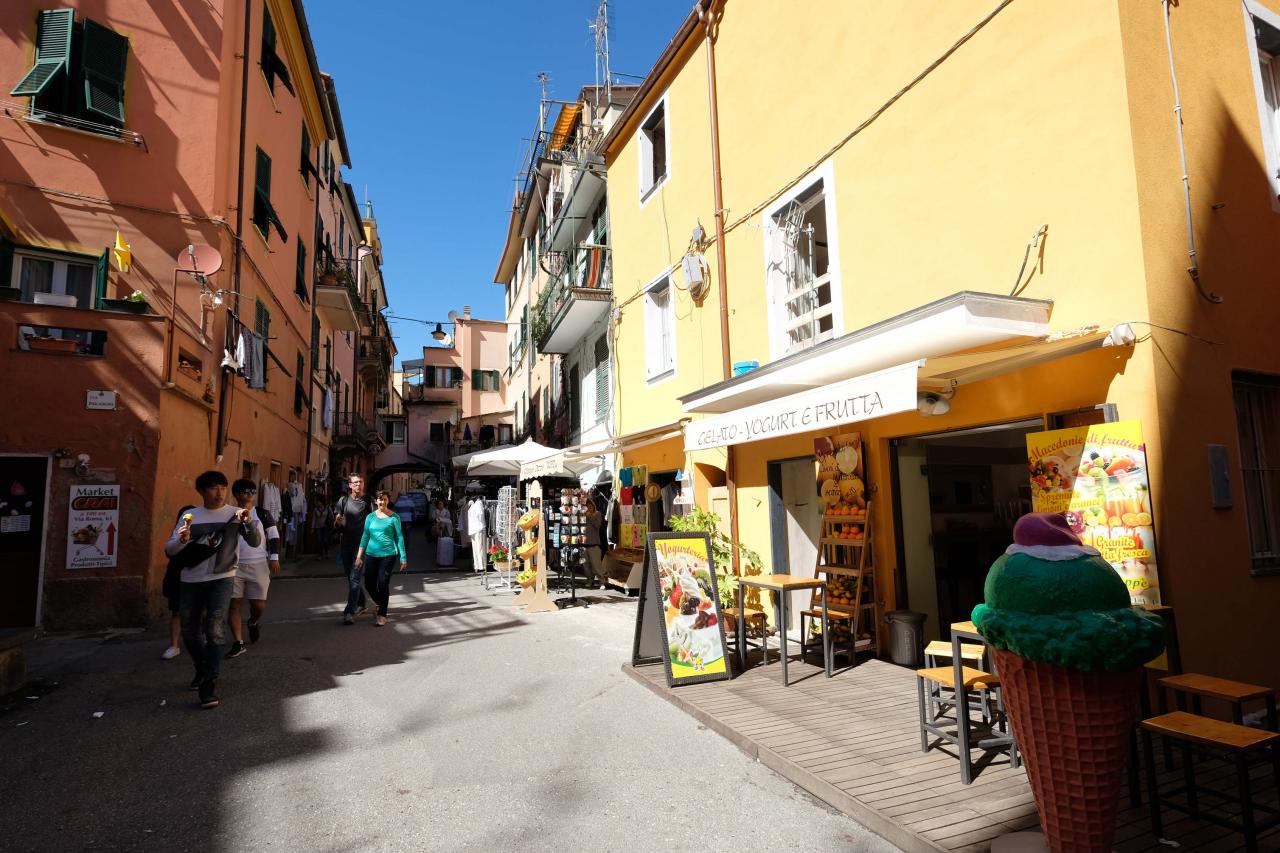 la découverte de Monterosso et de ces ruelles étroites s’impose ...