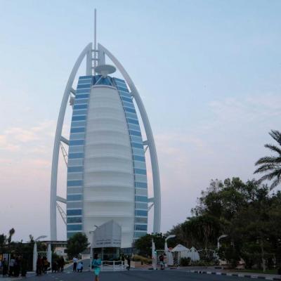 l' icône de Dubaï, son ombre ne recouvre pas la plage (321 m de haut)