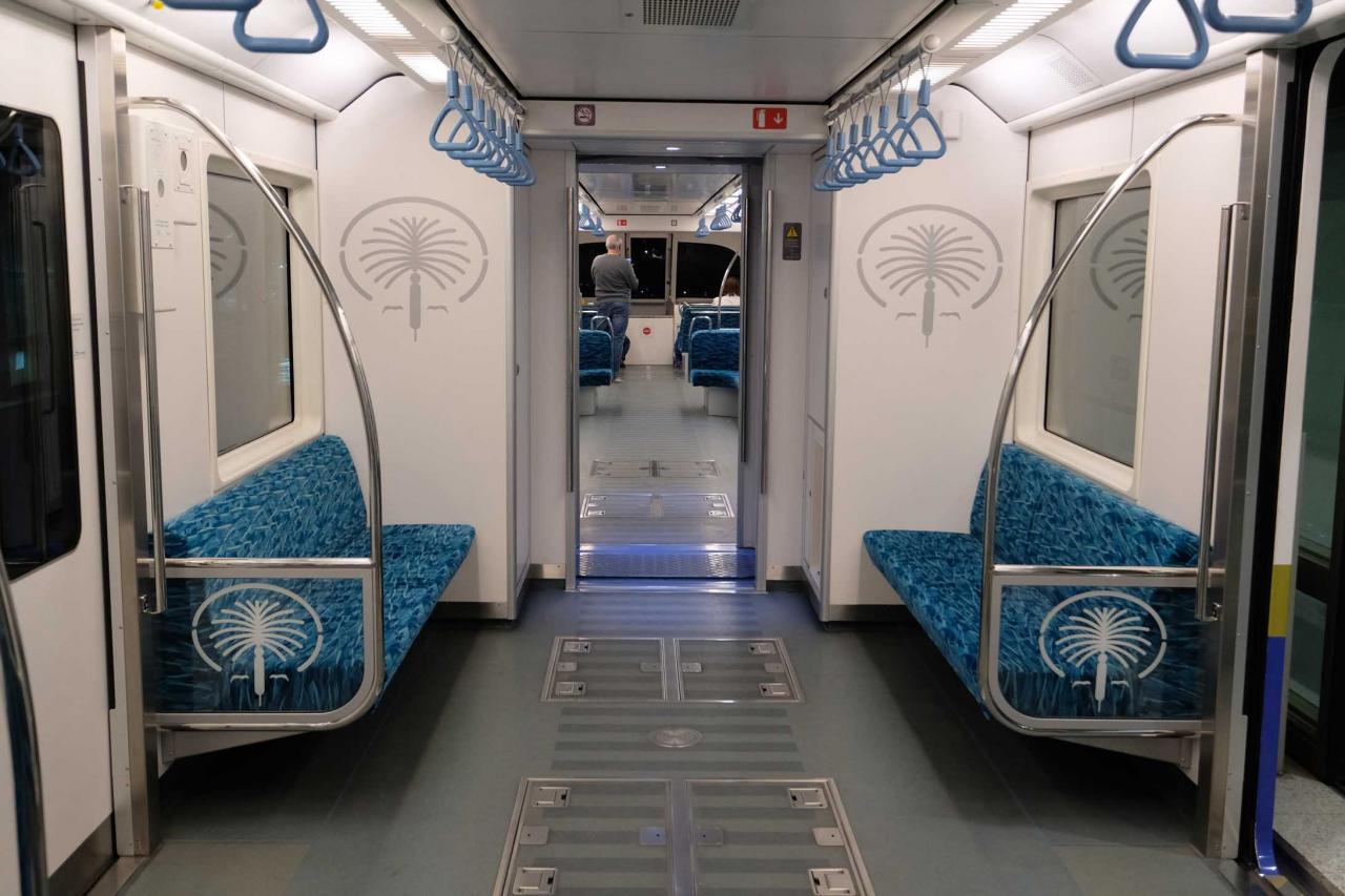 Le monorail automatisé relie Palm Jumeirah Island au continent
