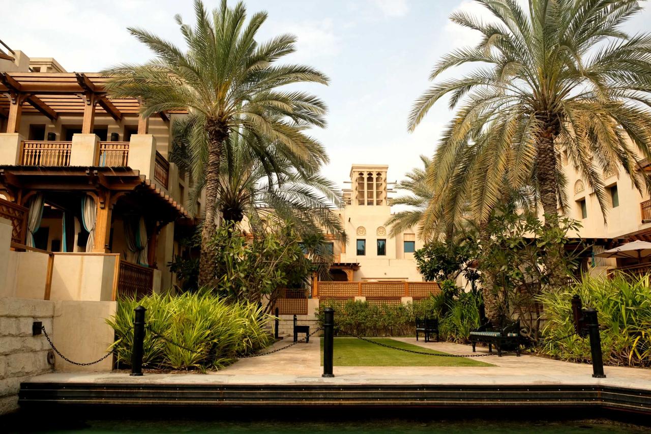 La Madinat Jumeirah signifie la ville de Jumeirah avec vue sur le Burj al Arab