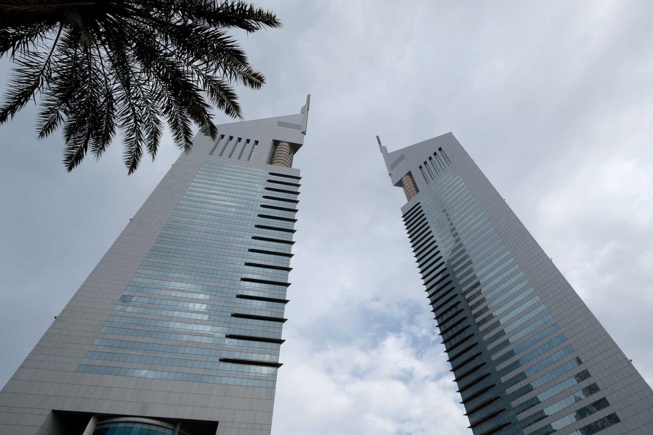 les Emirates Towers 355m (bureaux et hôtel) 
