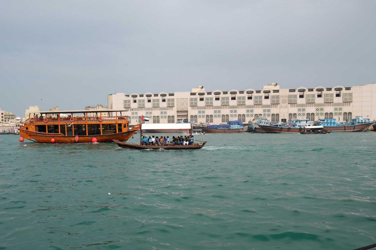 La Crique de Dubaï est un bras de mer naturel qui divise la ville en deux