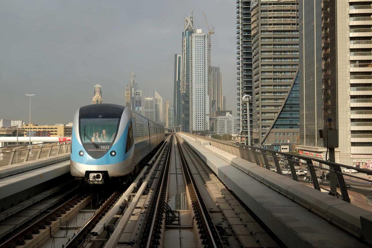 le métro aérien automatisé couvre Dubaï sur 52 kms