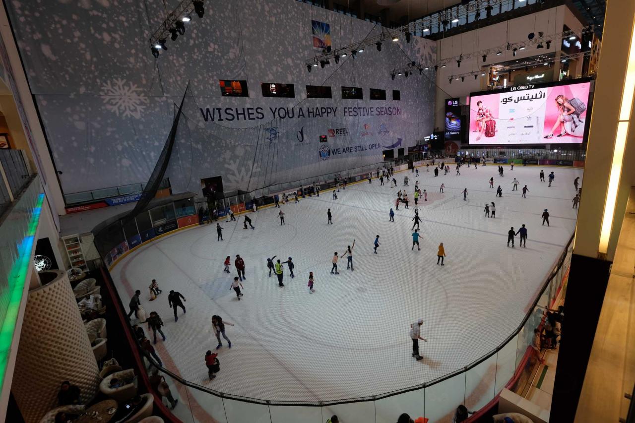 surprenant de voir une patinoire olympique dans un centre commercial