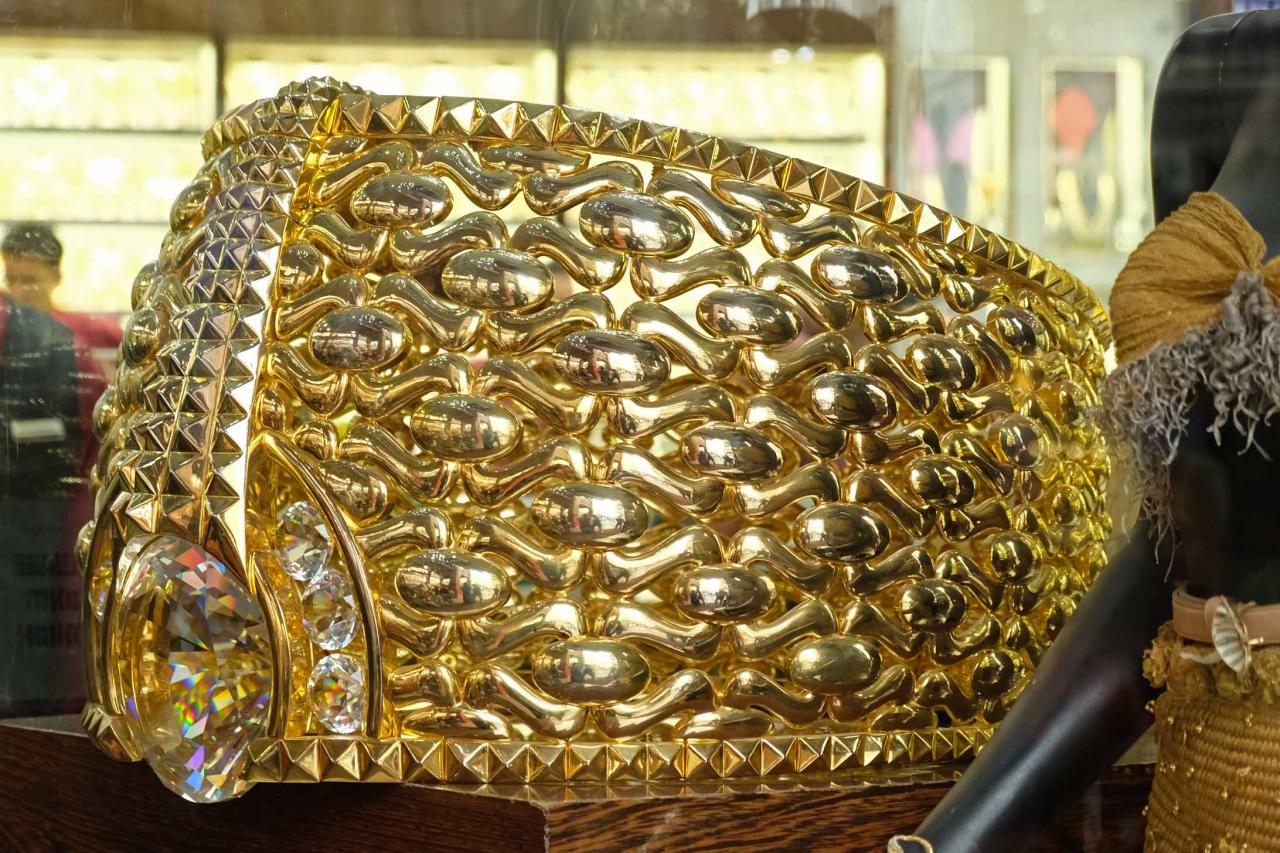 l'anneau le plus grand du monde dans le Guiness des records 21 carats